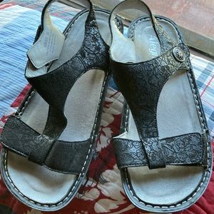 Alegria Kerri Coal Sandals Size 39.5 /8.5 med Leather Open Toe Wedge Comfort